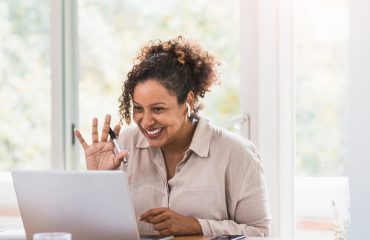 virtual-quantity-estimator-using-laptop-and-wireless-earphones-holding-a-pen-and-checking-phone