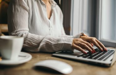 virtual-quantity-estimator-working-on-laptop-with-coffee-cup-and-mouse